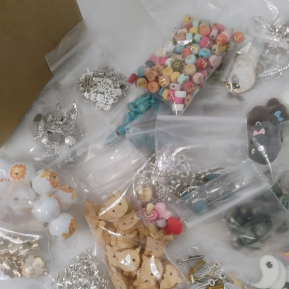 Charms Pendants Beads Closeout Bulk Jewelry Making Crafts - Over 1lb Box A - Picture 4 of 6